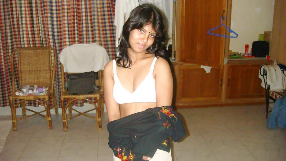25P An ex indian girlfriend in shower
