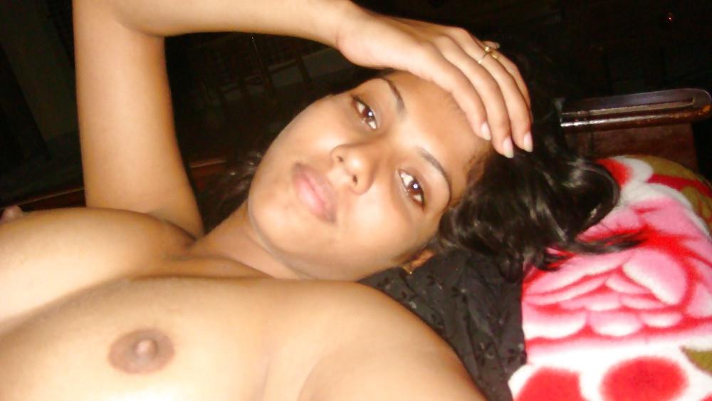 25P An ex indian girlfriend in shower