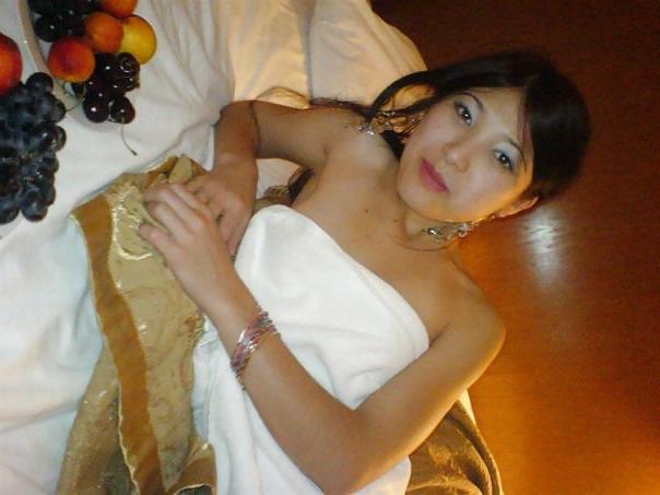 23P Nude Kazakh girl in hotel room