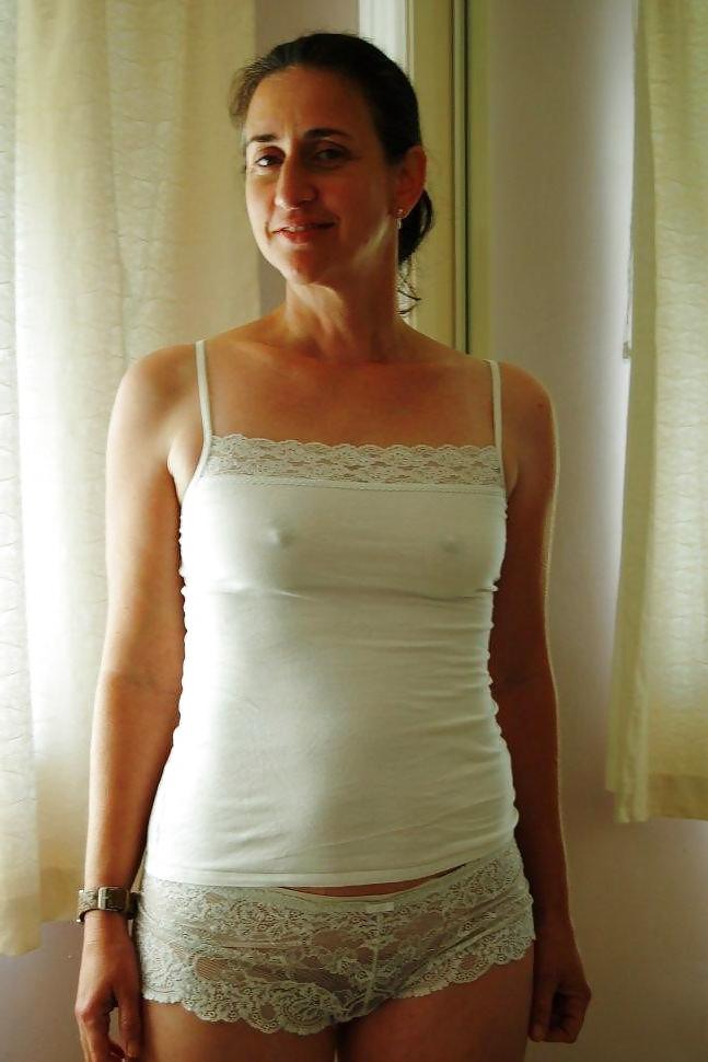 24P She forgot her bra 24.