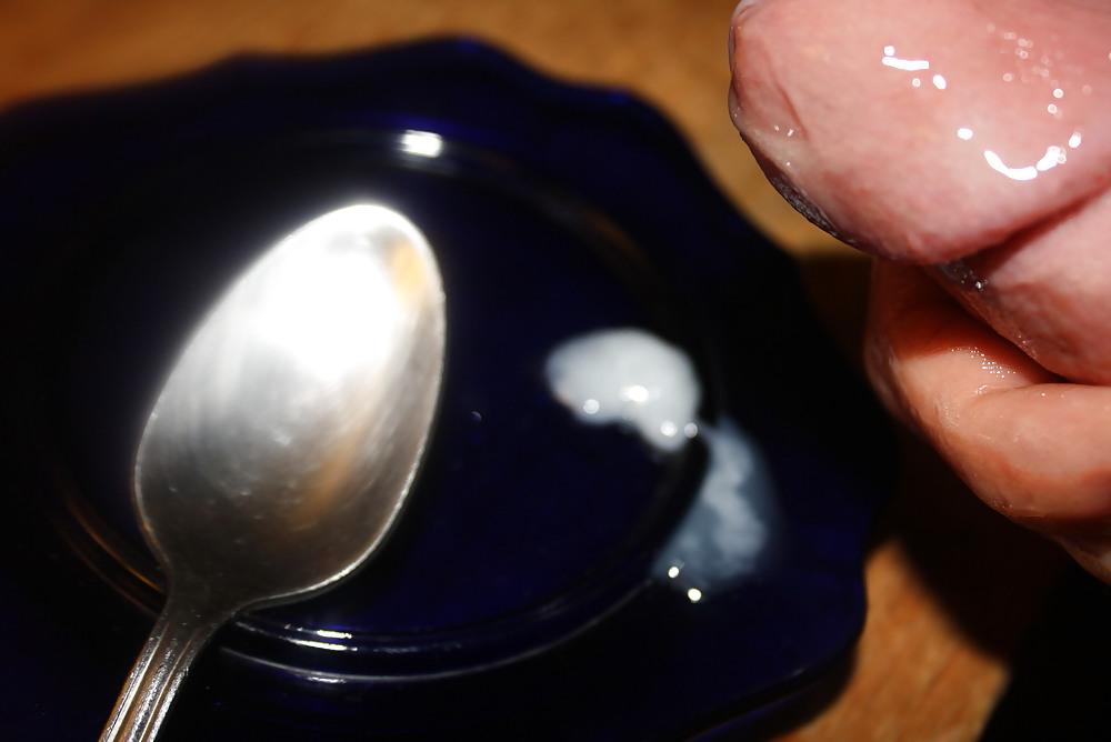 22P Lots of oil on my cock and cum on a spoon. Eatmysperm :)