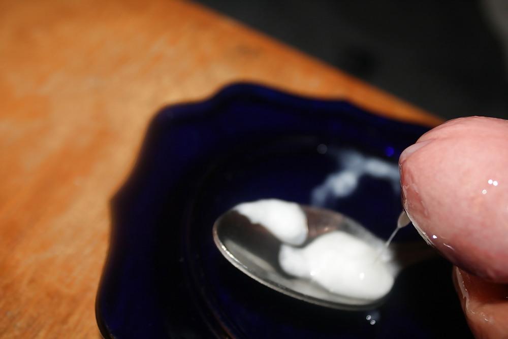 22P Lots of oil on my cock and cum on a spoon. Eatmysperm :)