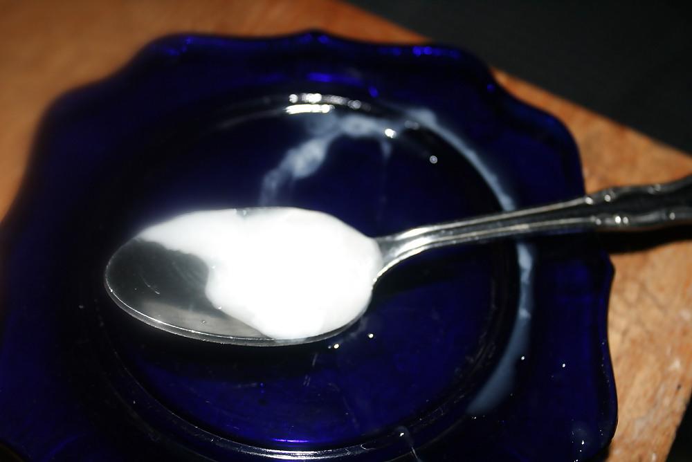 22P Lots of oil on my cock and cum on a spoon. Eatmysperm :)