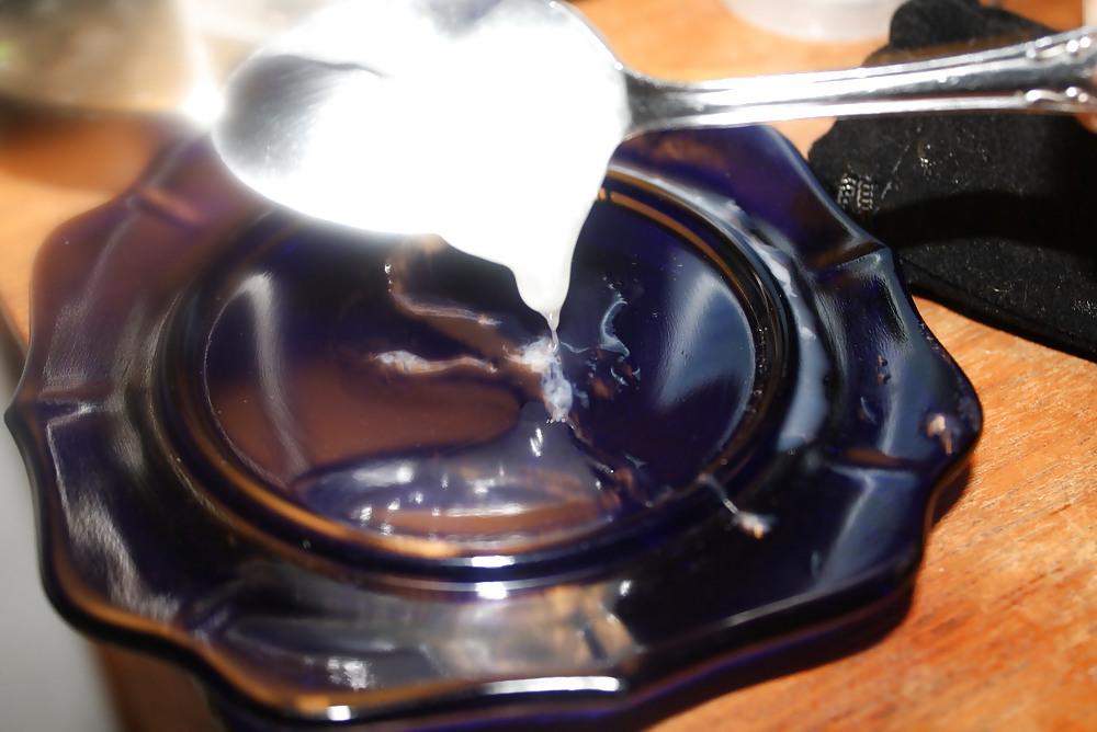 22P Lots of oil on my cock and cum on a spoon. Eatmysperm :)
