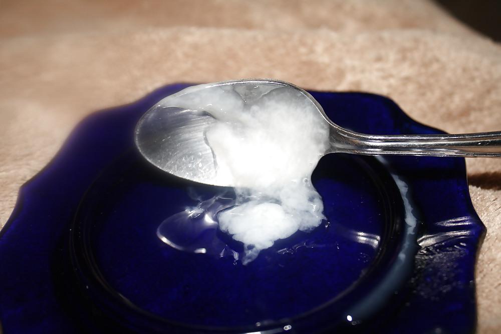 22P Lots of oil on my cock and cum on a spoon. Eatmysperm :)