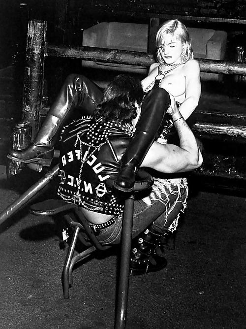 25P Harley chicks (or biker babes? which do you prefer?)