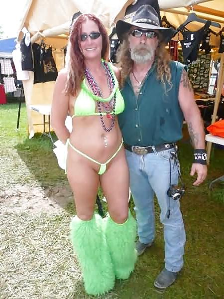 25P Harley chicks (or biker babes? which do you prefer?)