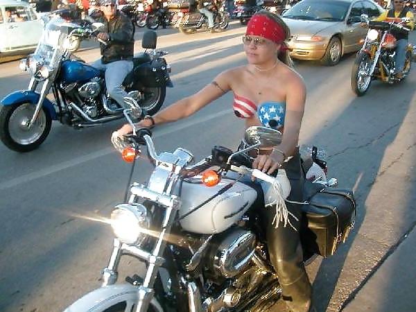 25P Harley chicks (or biker babes? which do you prefer?)