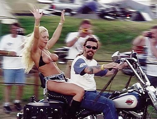 25P Harley chicks (or biker babes? which do you prefer?)