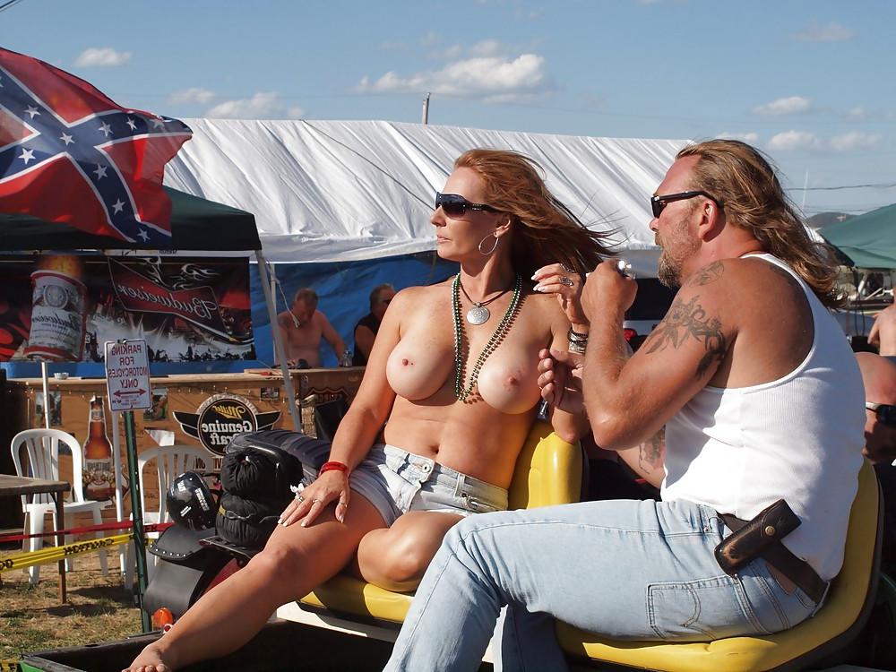 25P Harley chicks (or biker babes? which do you prefer?)