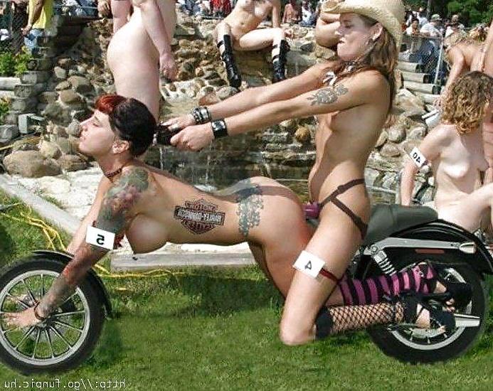 25P Harley chicks (or biker babes? which do you prefer?)