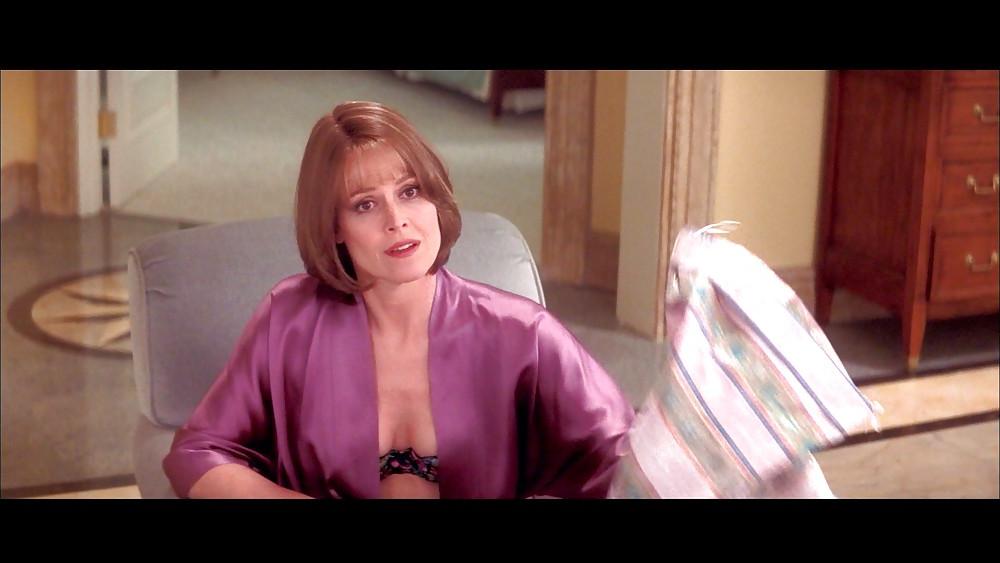 25P Sigourney Weaver Sexy Old Milf (On going)
