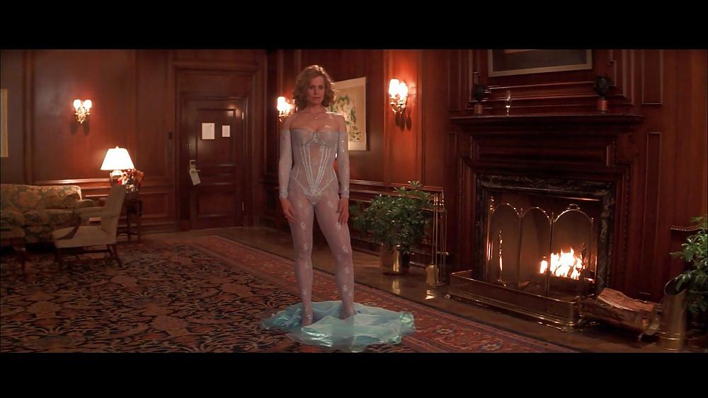 25P Sigourney Weaver Sexy Old Milf (On going)