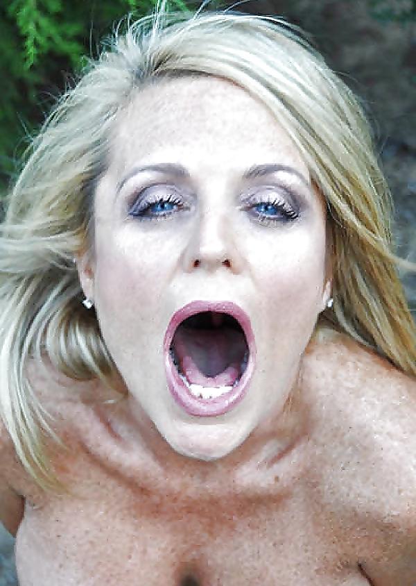 25P Boys, aim here! ( open mouth ) suhu