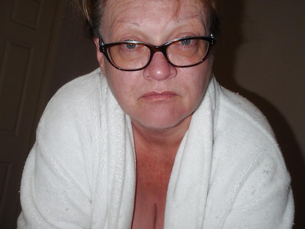 25P Mommy face sitting punishment