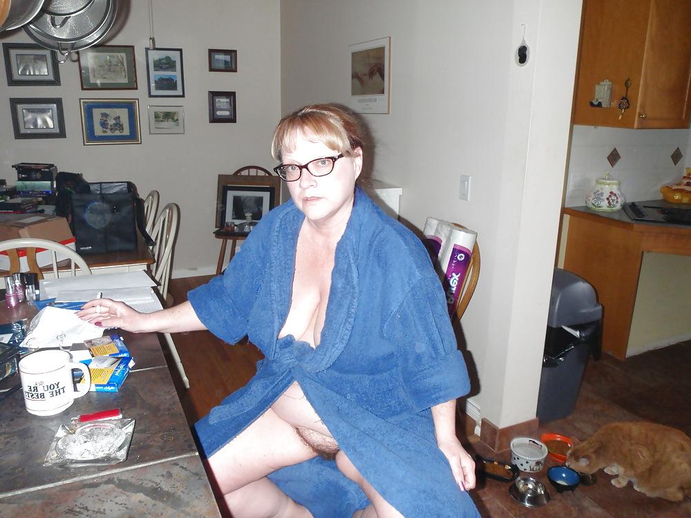 25P Mommy face sitting punishment