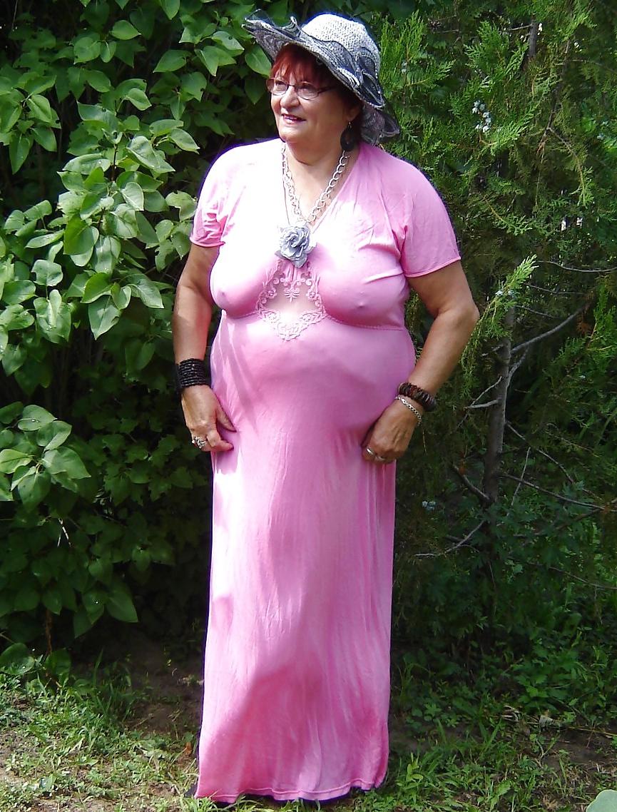 18P She forgot her bra 39.