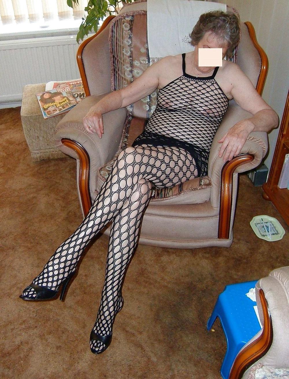 12P Nice gilf