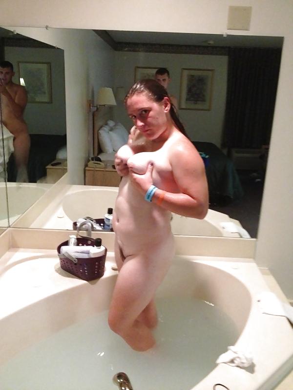 6P My girlfriend getting wet in the hot tub