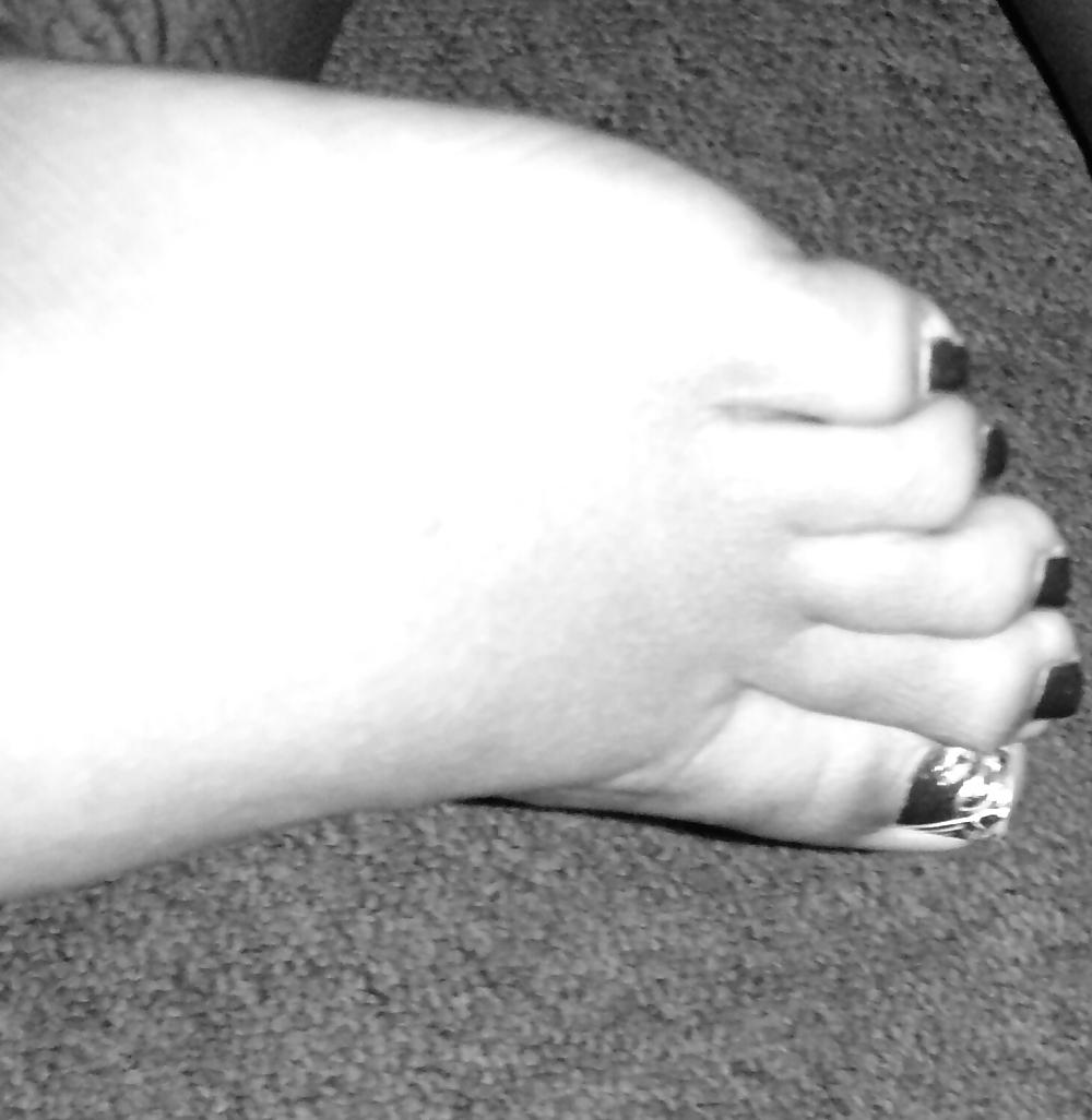 20P Feet pretty,  toes pretty