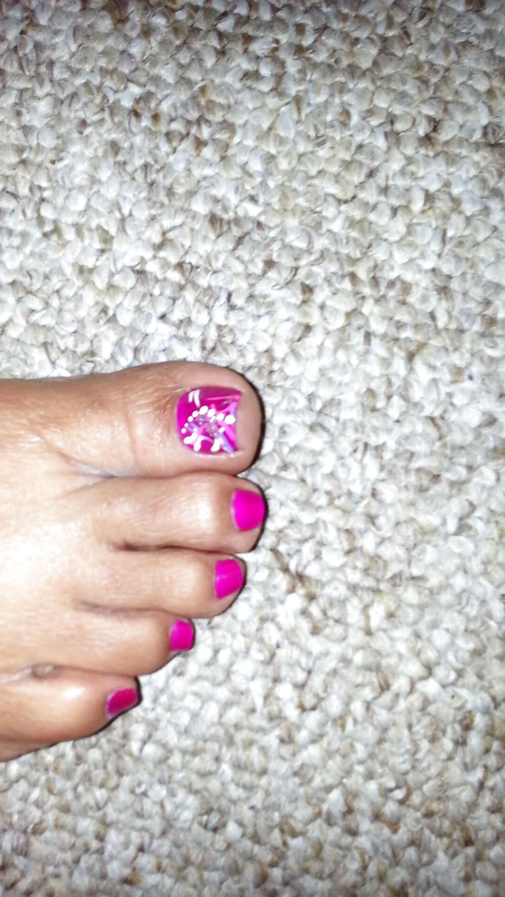 20P Feet pretty,  toes pretty