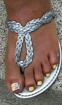 20P Feet pretty,  toes pretty