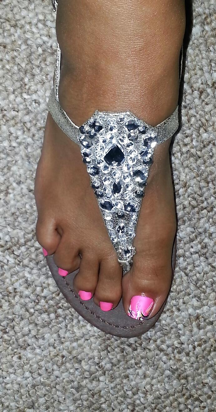 20P Feet pretty,  toes pretty