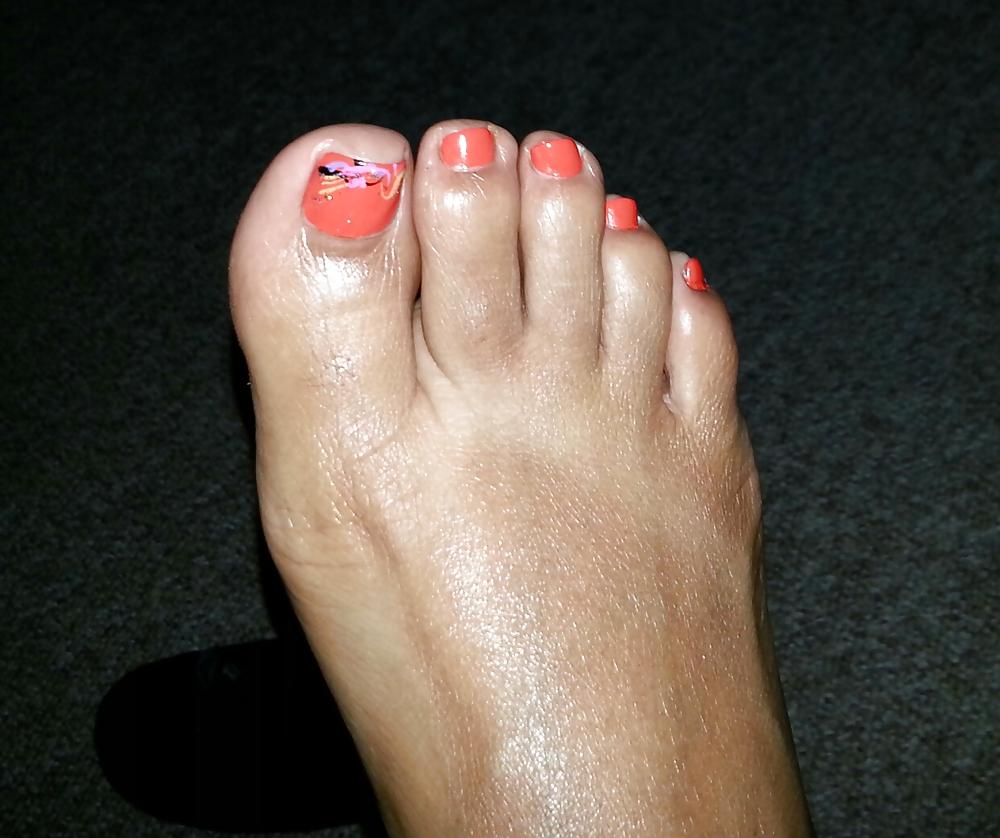 20P Feet pretty,  toes pretty
