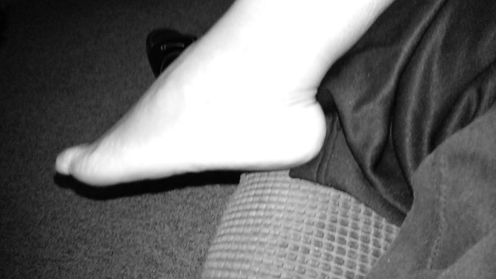 20P Feet pretty,  toes pretty