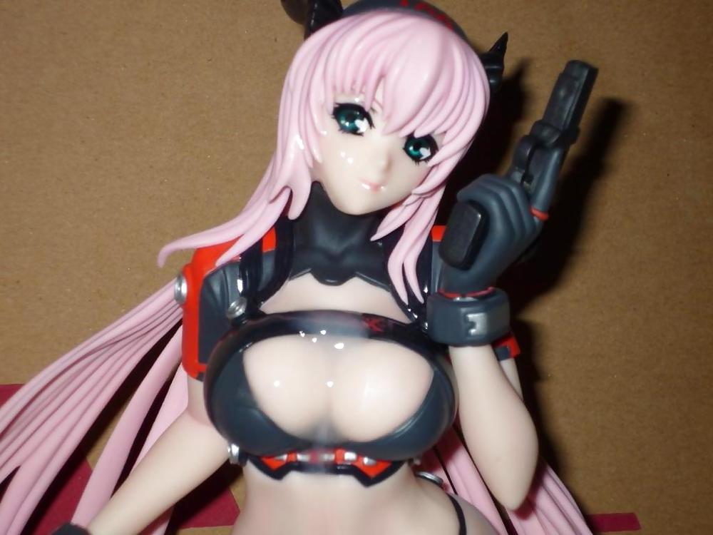15P My cum on sexy figures 2