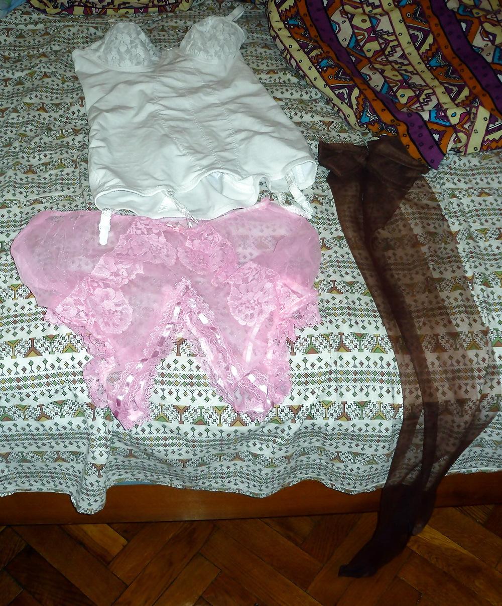 25P Pushuna's round ass in fullbody girdle