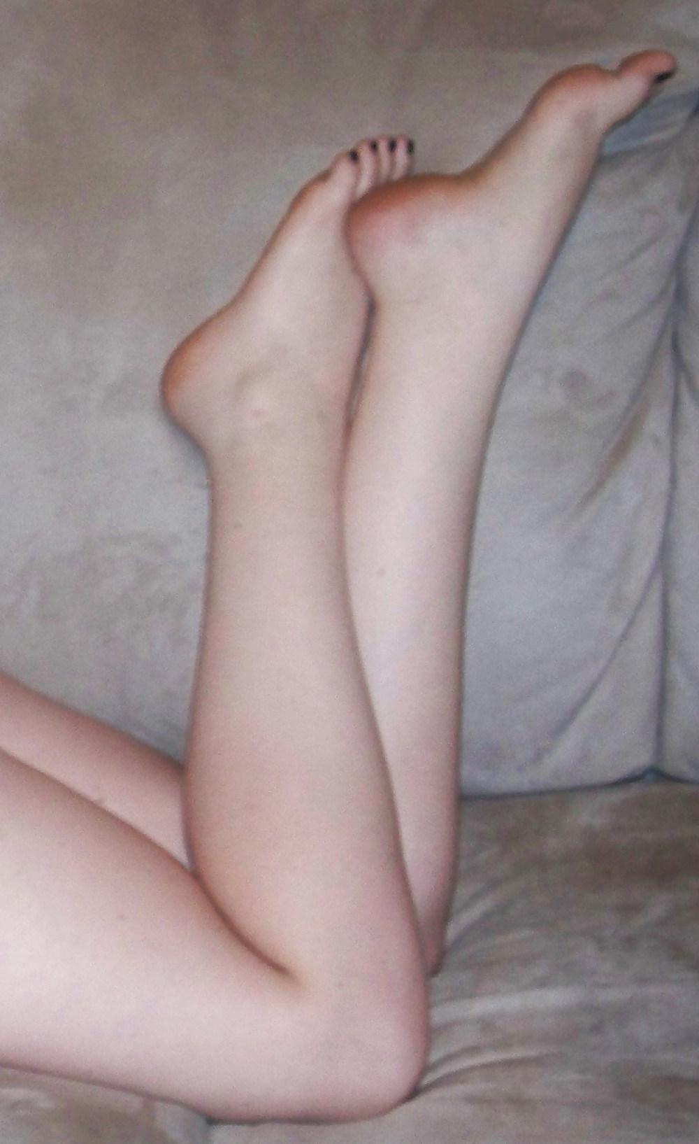25P The Splits and Big Pussy Lips (Ass,Leg and Foot Fetish)
