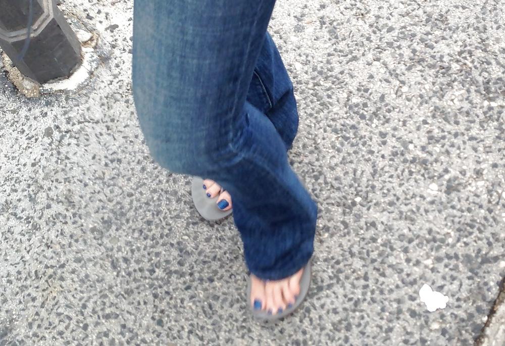 4P Hot Milf feets in sandals
