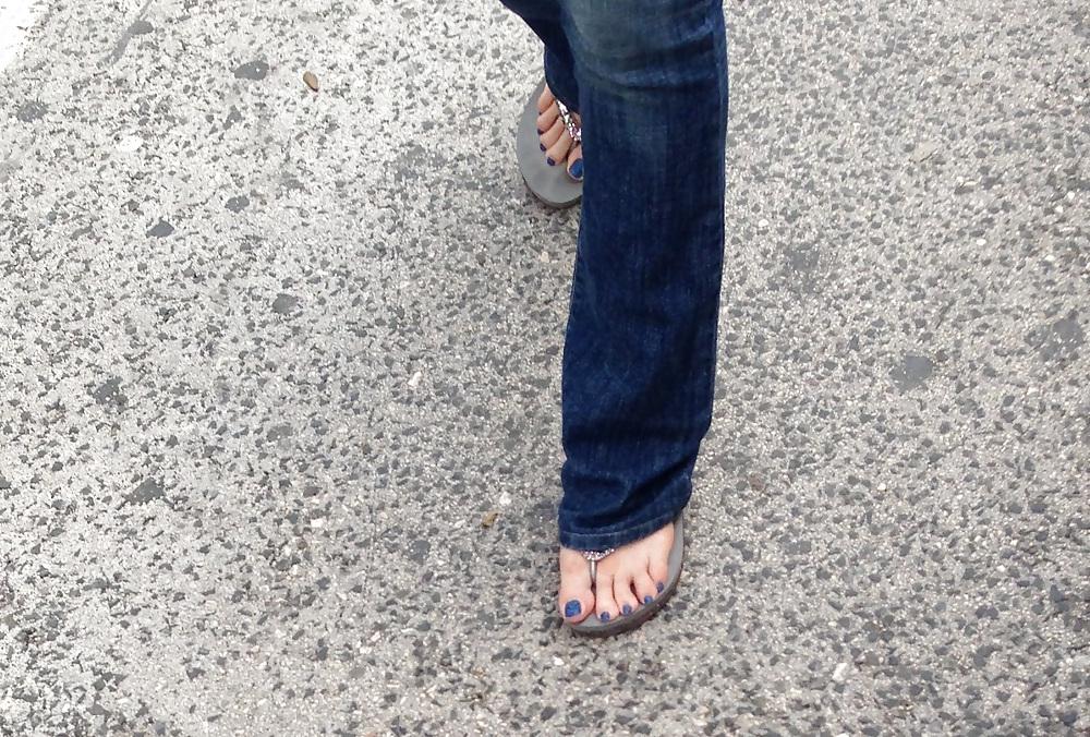 4P Hot Milf feets in sandals