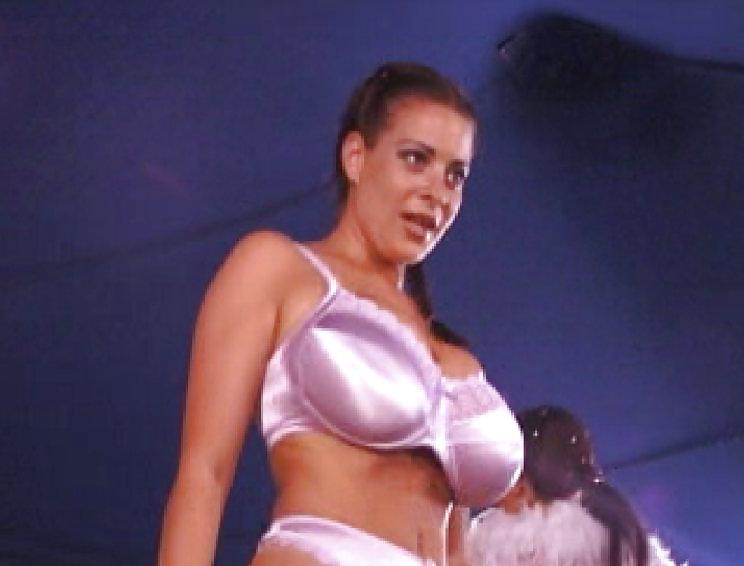 8P Linsey Dawn - Purple bra and panties