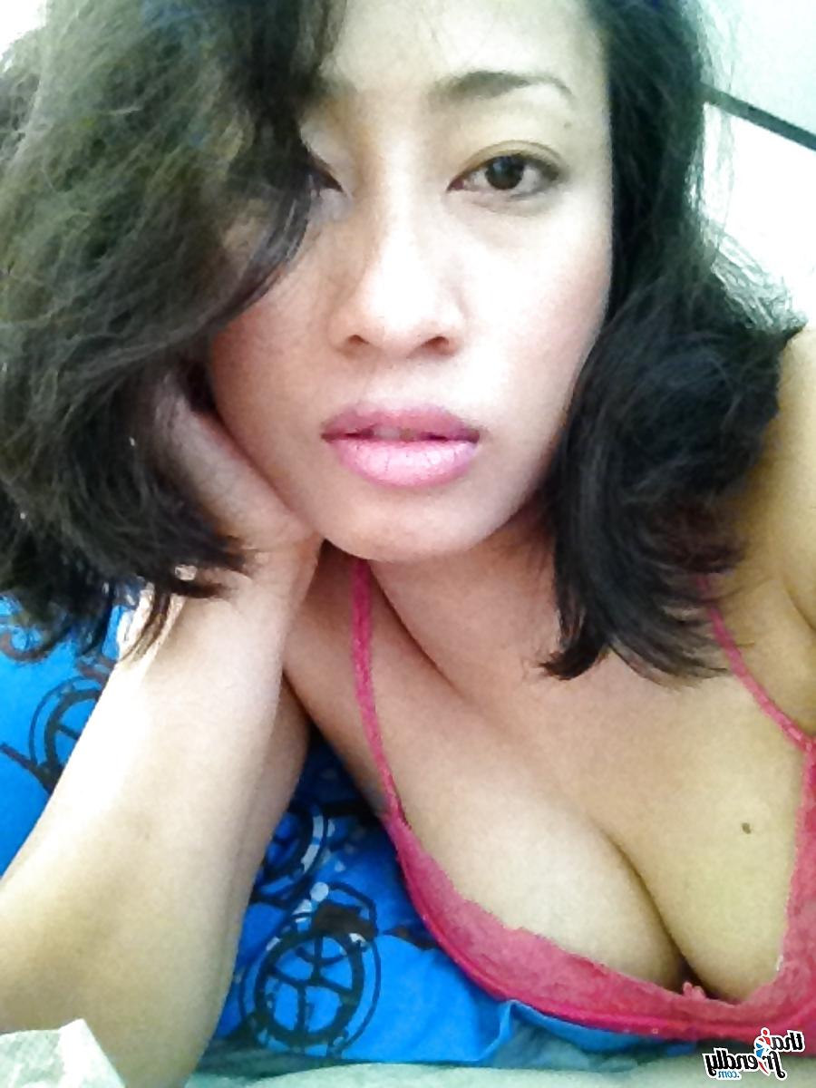 16P Hot Thai Girls for YOU to meet! (1)