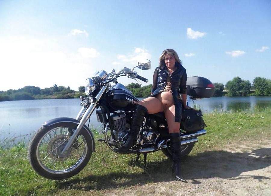 14P Naked biker bitch Sparrow