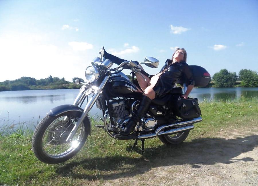 14P Naked biker bitch Sparrow
