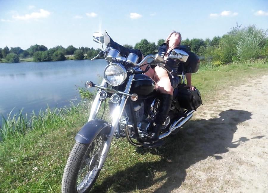 14P Naked biker bitch Sparrow