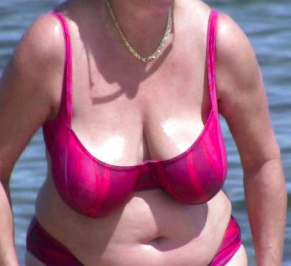 25P Chunky tits in bra 2