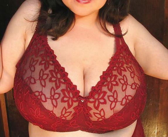 25P Chunky tits in bra 2