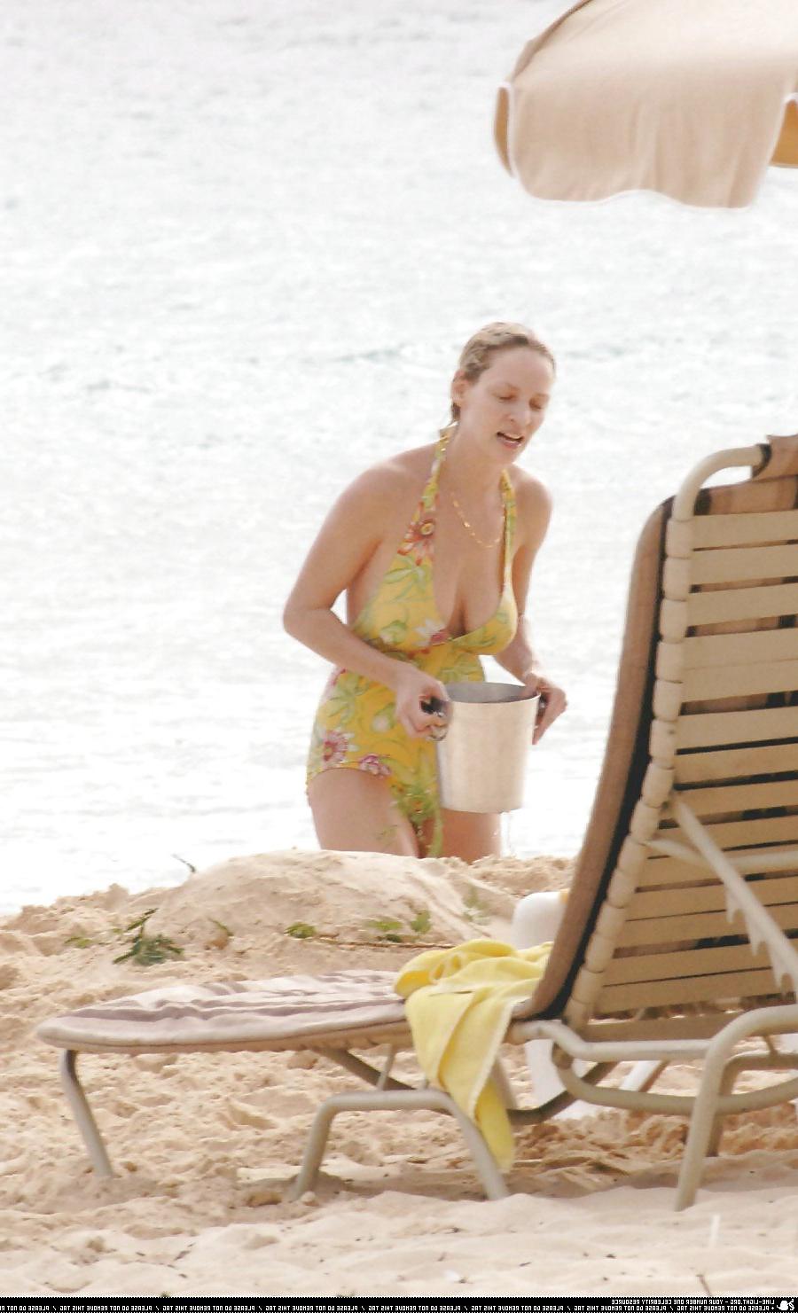 25P Uma Thurman Bikini topless pregnant 