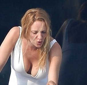 25P Uma Thurman Bikini topless pregnant 