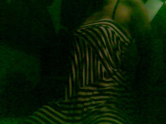 7P Vikki in a dark room