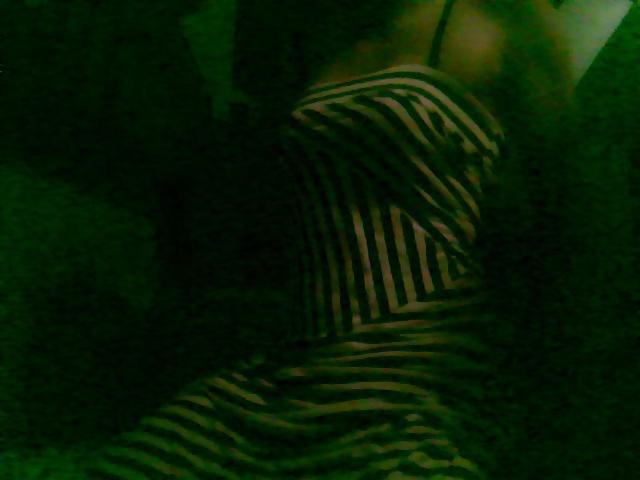 7P Vikki in a dark room