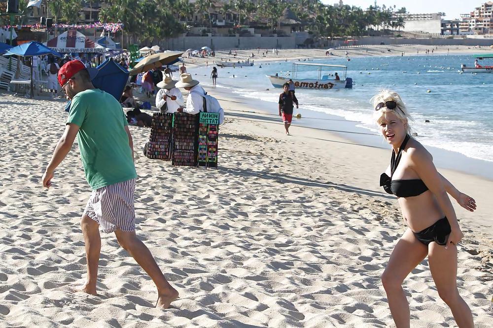 25P Pregnant Shayne Lamas bikini candids