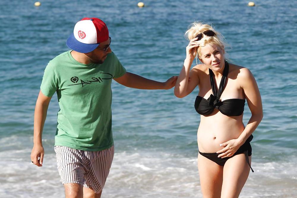 25P Pregnant Shayne Lamas bikini candids
