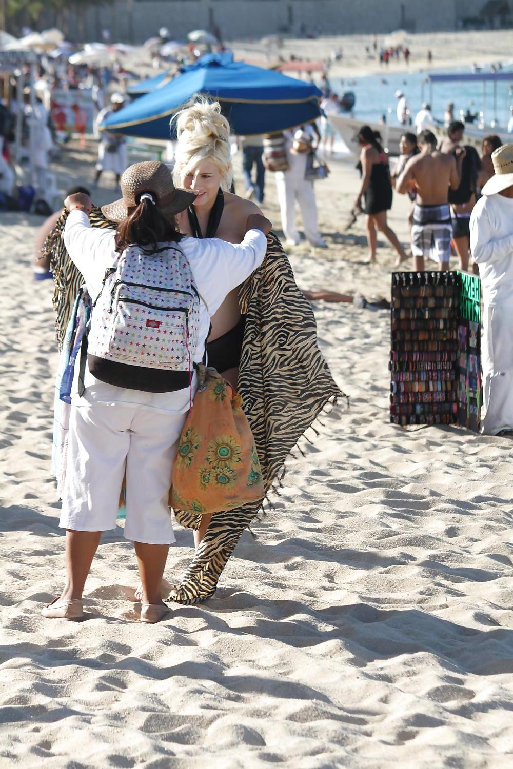25P Pregnant Shayne Lamas bikini candids
