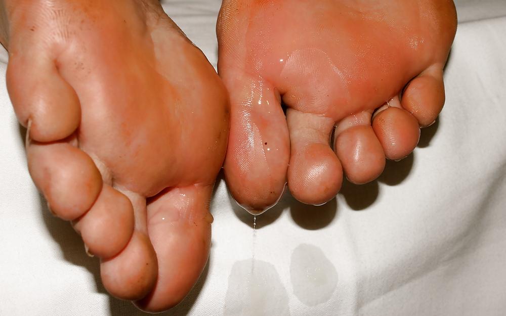 5P Cum on dirty soles