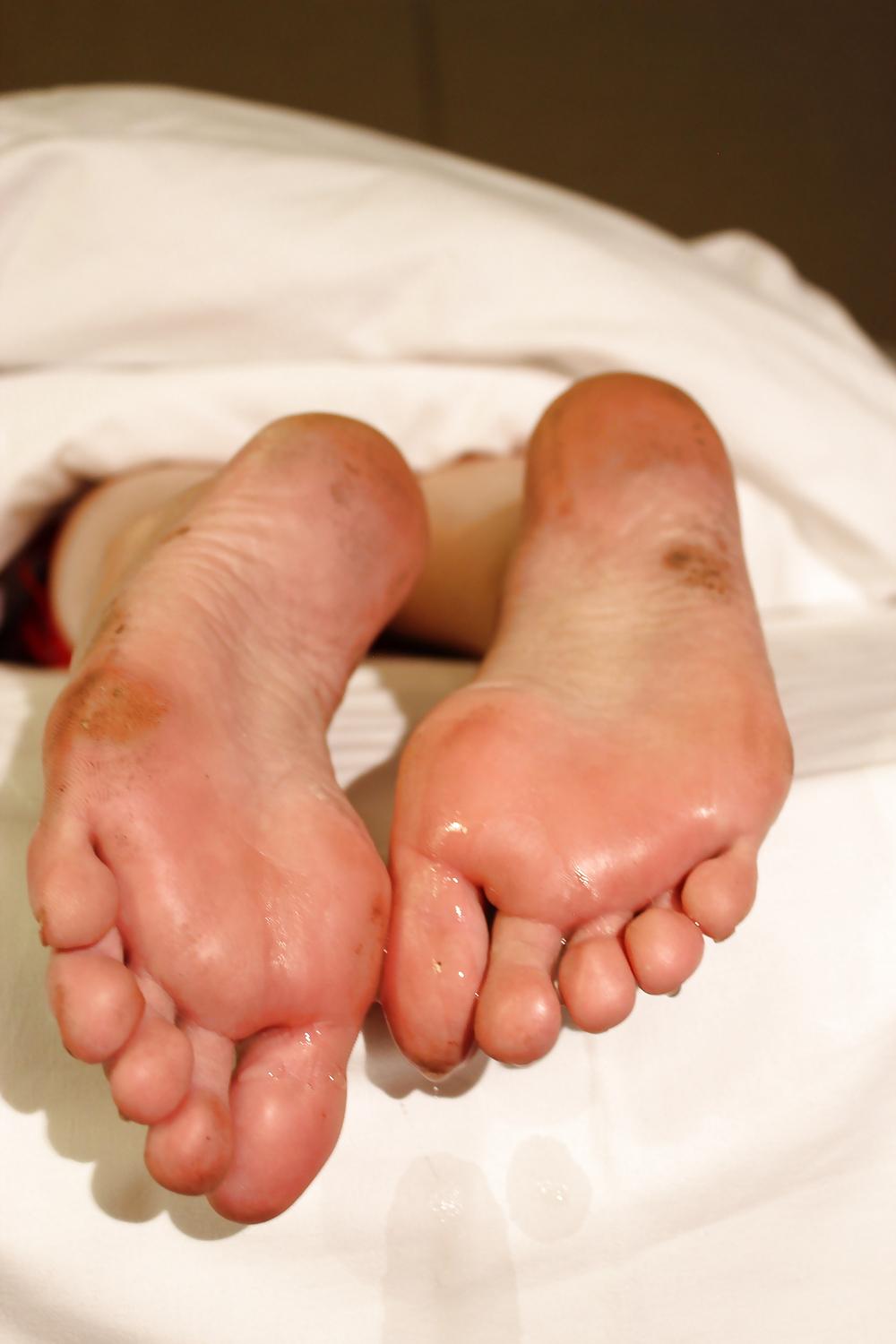 5P Cum on dirty soles